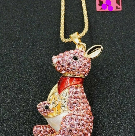 ❤Pretty! Pink Crystal Kangaroo Charm w/Free Chain - Picture 7 of 9